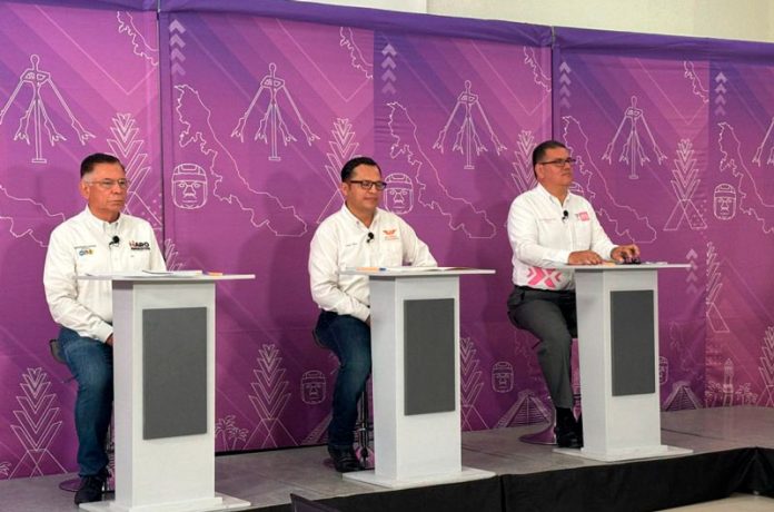 Leonardo Amador Rodríguez, David Rivas Vázquez y Carlos López Chena, candidatos a la diputación local del distrito 05, participaron en un debate