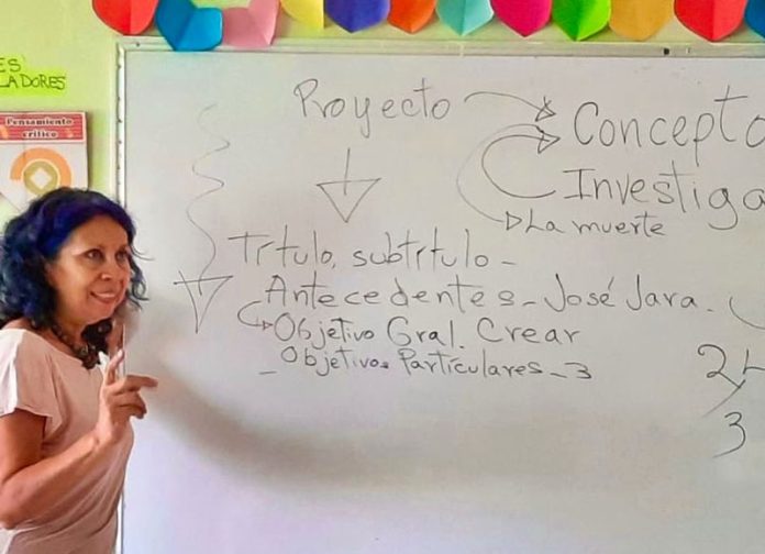 La maestra Guillermina Ortega compartió sus conocimientos; su bagaje en las artes plásticas y visuales fue aprovechado por los artistas locales