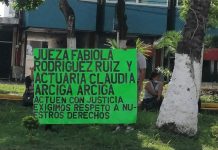 Protesta en juzgado cuarto de Poza Rica (Foto: Especial)