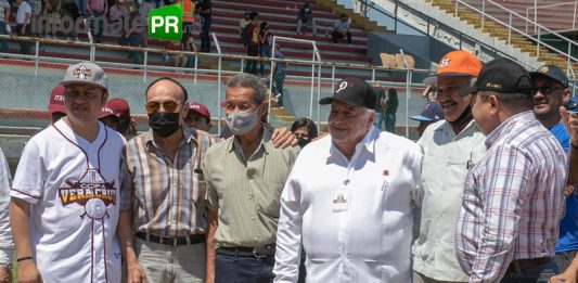 Rinden homenaje a beisbolistas de la época dorada de Poza Rica (Foto: Jorge Huerta E.)