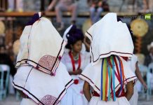 Feria del huipil en Cuetzalan, Puebla (Foto: Jorge Huerta E.)