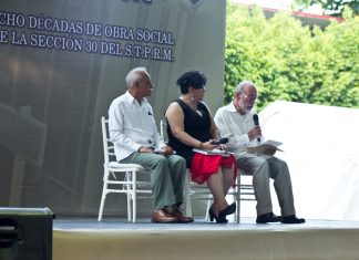 Presentan ibro de la historia de obras en Poza Rica (Foto: Jorge Huerta E.)
