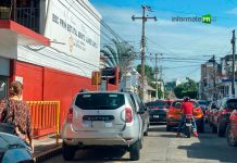 Acuden padres de familia por sus hijos por emergencia en la Primria Benito Juárez (Foto: Jorge Huerta E.)