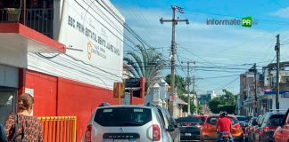 Acuden padres de familia por sus hijos por emergencia en la Primria Benito Juárez (Foto: Jorge Huerta E.)